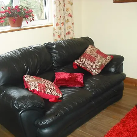 O'sheas Ceol Na Habhann, Apartment *